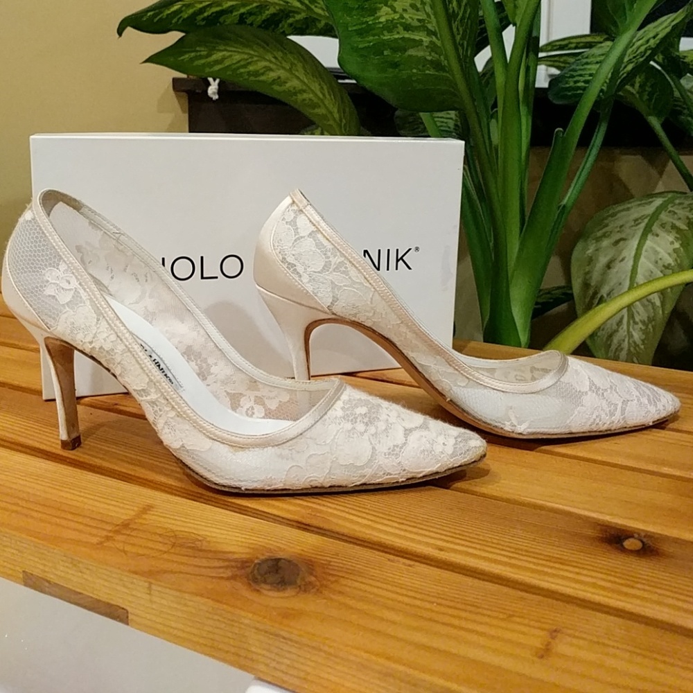 Manolo Blahnik Off White Lace Pumps 37.5 Heels
